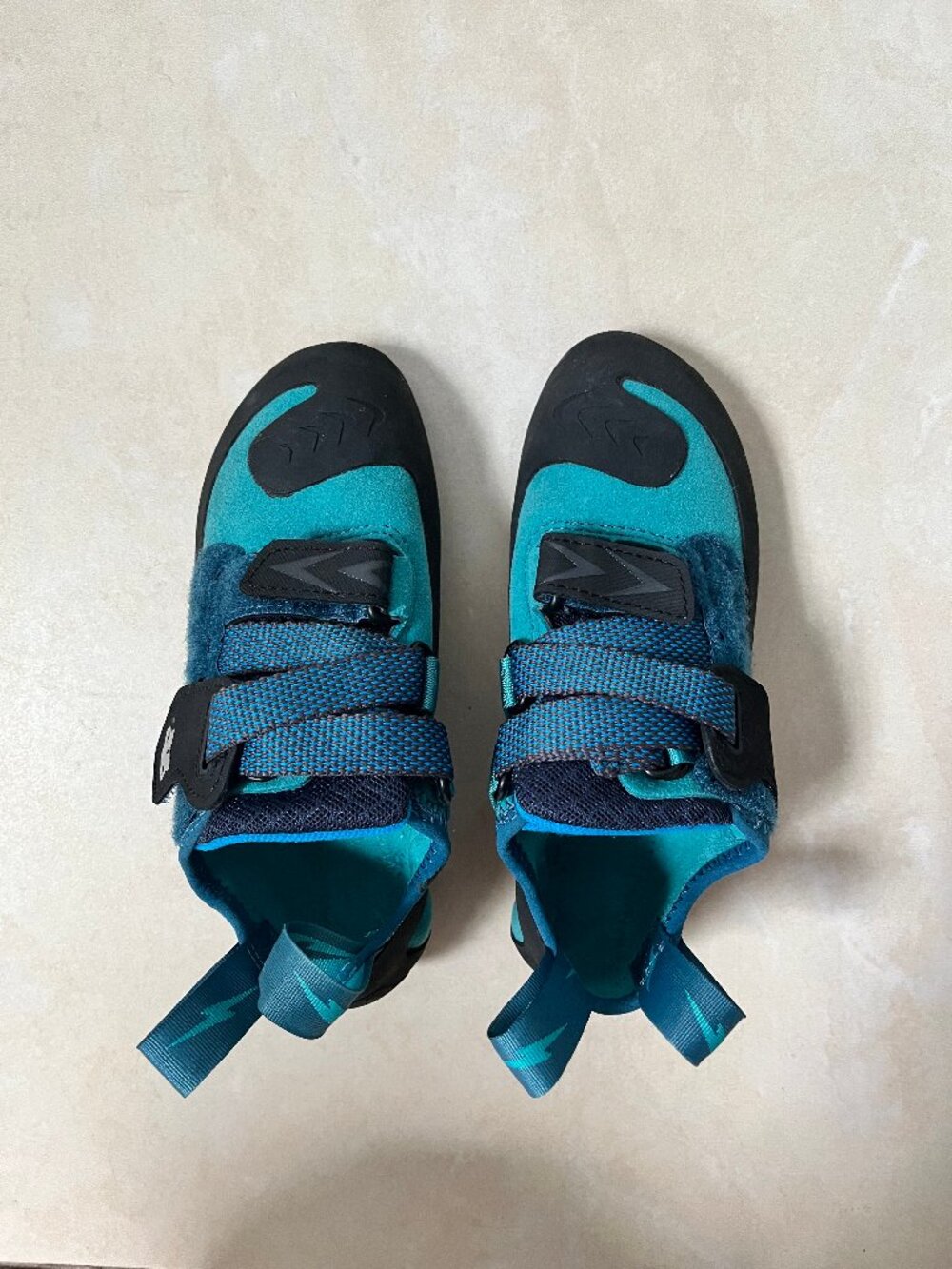 Evolv Kira climbing shoes, size 5.5 US, 35.5 EU